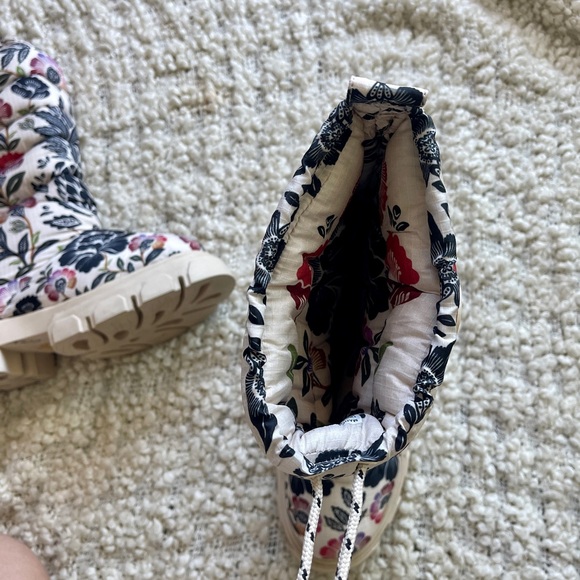 NWOT Farm Rio Quilted Puffer Platform Boots - Picture 4 of 5